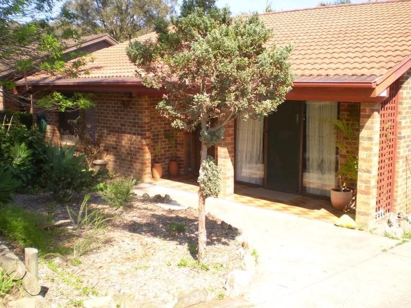 100 Country Club Drive, Catalina NSW 2536