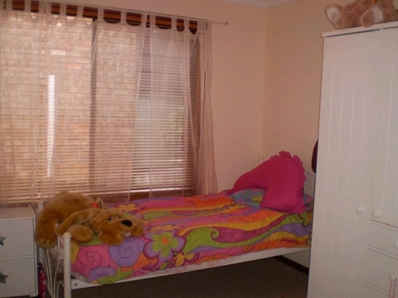 100 Country Club Drive, Catalina NSW 2536