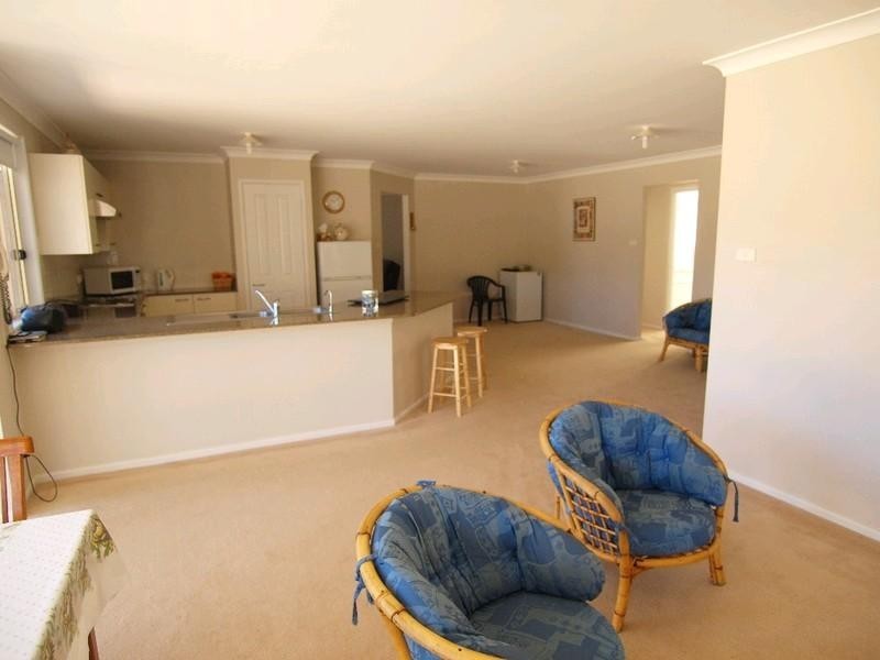 10 Batman Place, Sunshine Bay NSW 2536