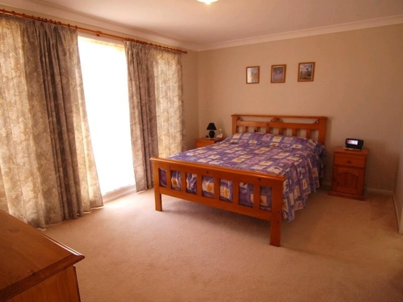 10 Batman Place, Sunshine Bay NSW 2536