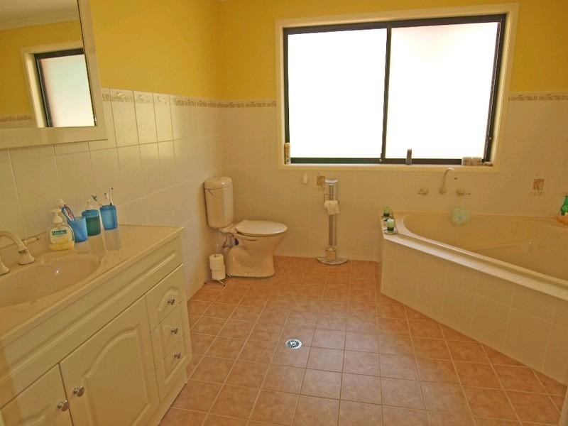 13 Rosemary Close, Malua Bay NSW 2536