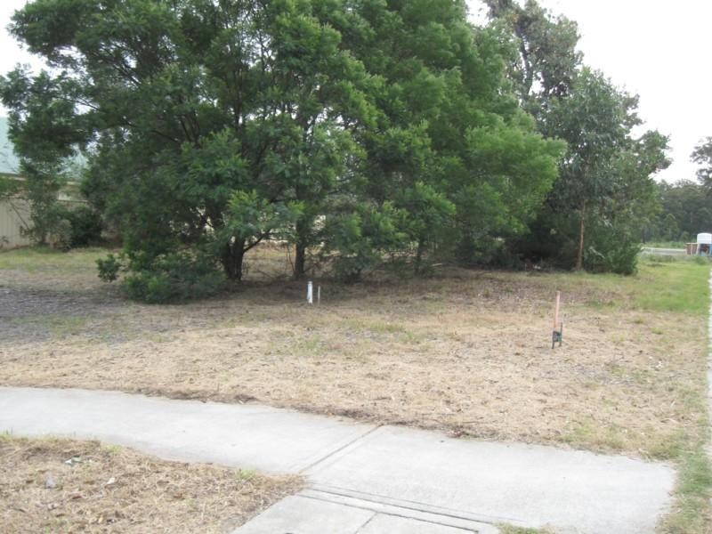 8 Suzanne Way, Broulee NSW 2537