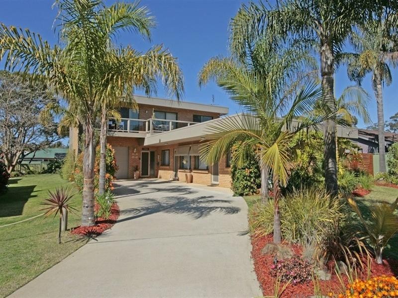 8 Clarke Street, Broulee NSW 2537
