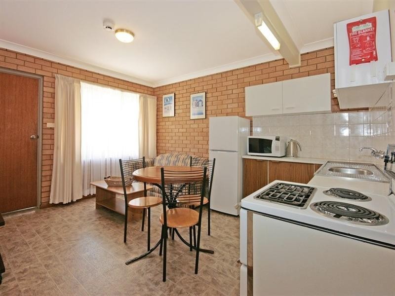 8 Clarke Street, Broulee NSW 2537