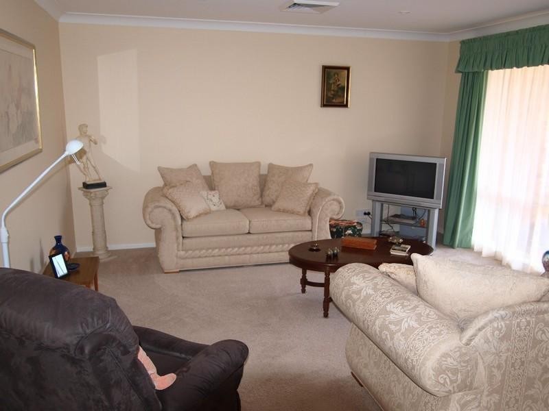 6 Banks Place, Sunshine Bay NSW 2536