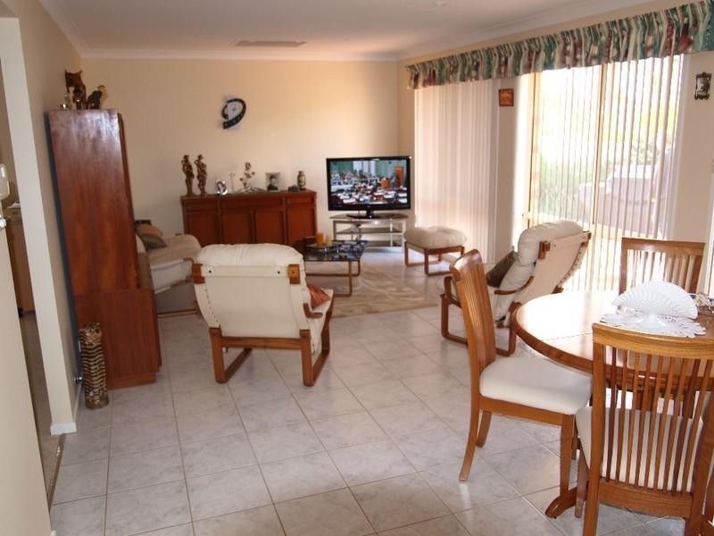 6 Banks Place, Sunshine Bay NSW 2536