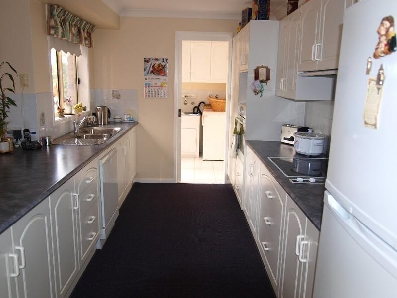 6 Banks Place, Sunshine Bay NSW 2536