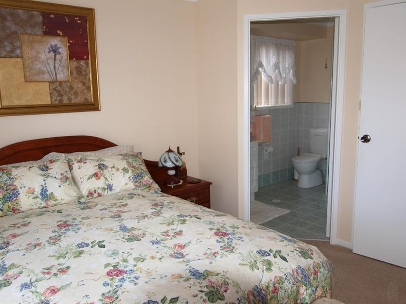 6 Banks Place, Sunshine Bay NSW 2536