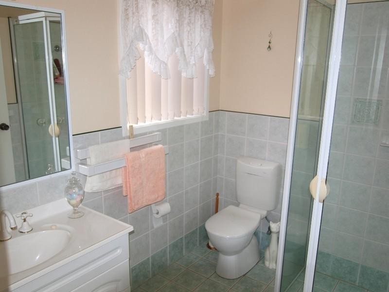 6 Banks Place, Sunshine Bay NSW 2536