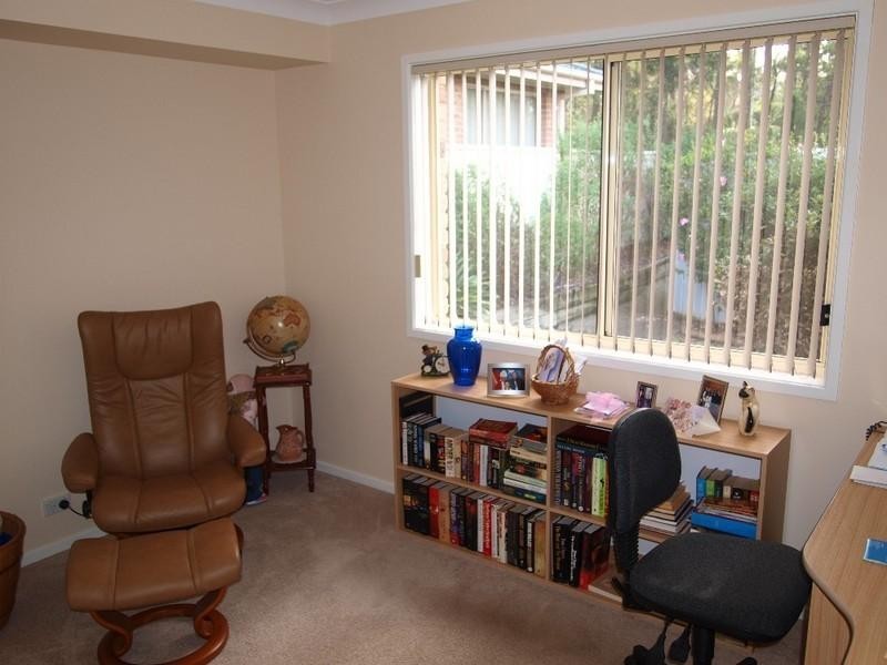 6 Banks Place, Sunshine Bay NSW 2536