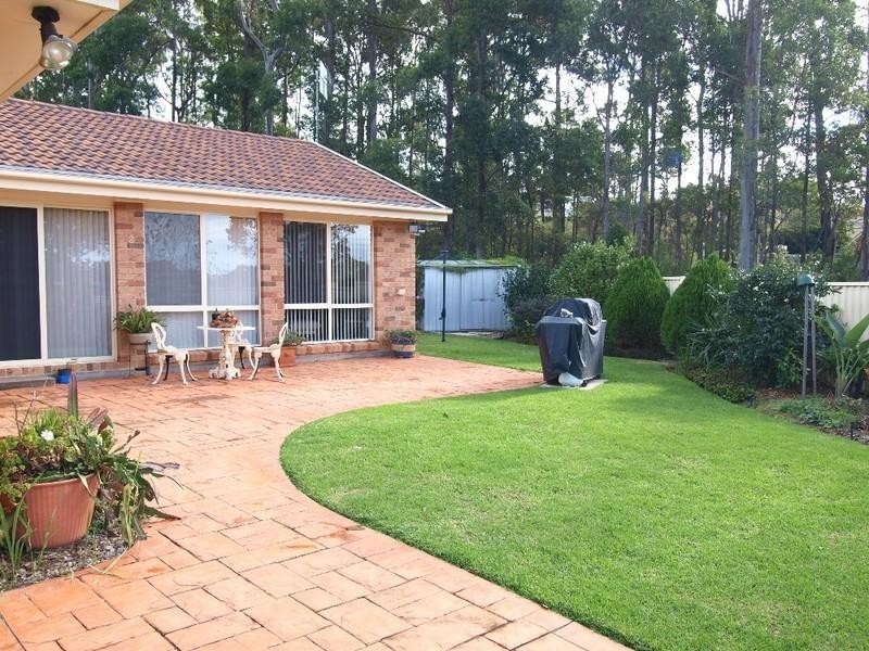 6 Banks Place, Sunshine Bay NSW 2536