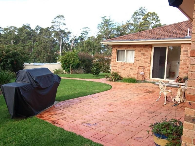 6 Banks Place, Sunshine Bay NSW 2536