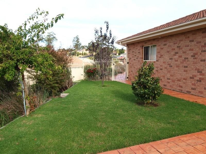 6 Banks Place, Sunshine Bay NSW 2536