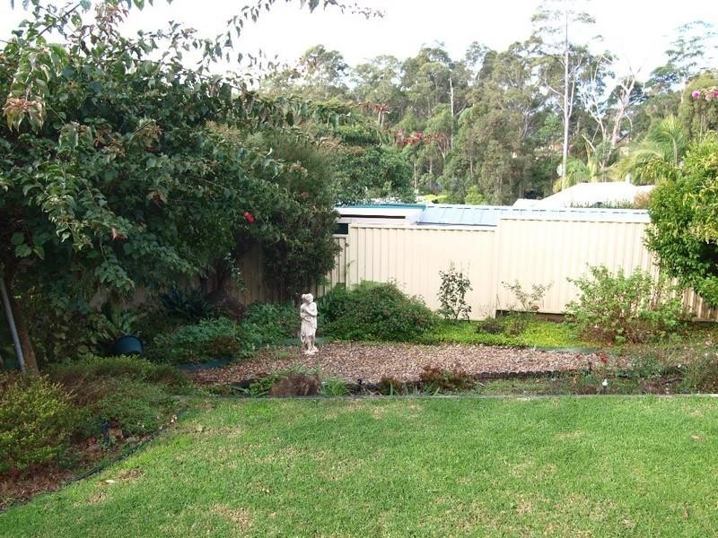 6 Banks Place, Sunshine Bay NSW 2536