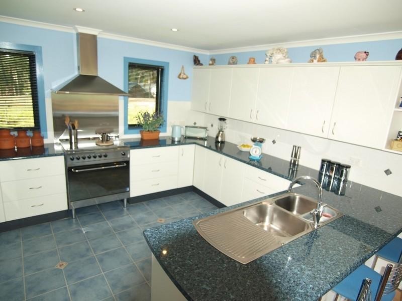 6 Burri Palm Way, Surfside NSW 2536