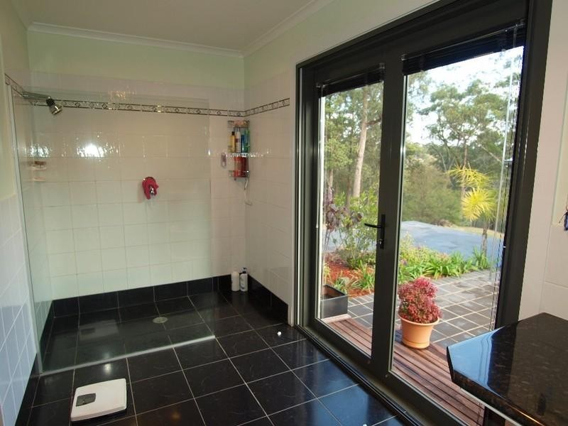 6 Burri Palm Way, Surfside NSW 2536