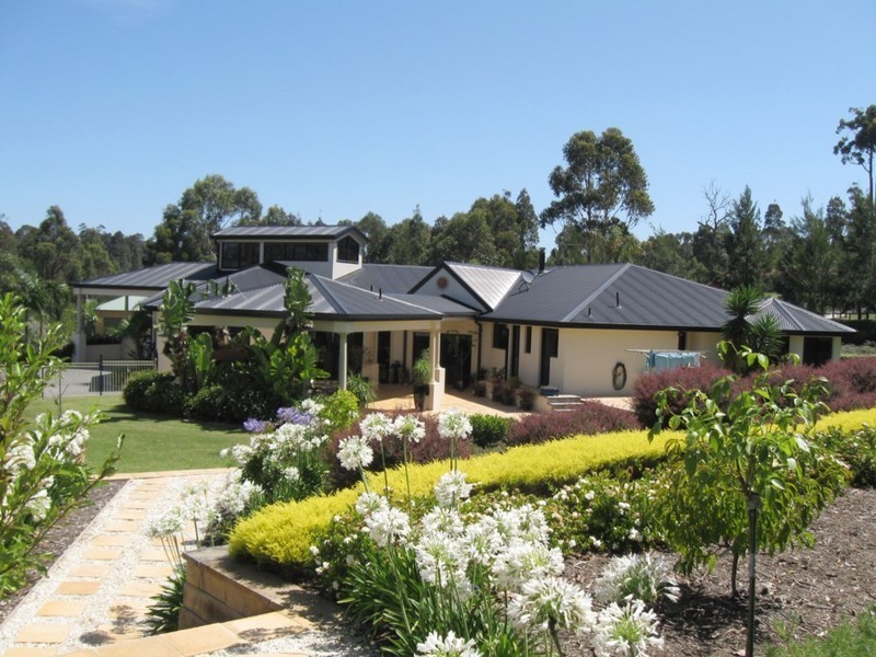 12 The Estuary, Mossy Point NSW 2537