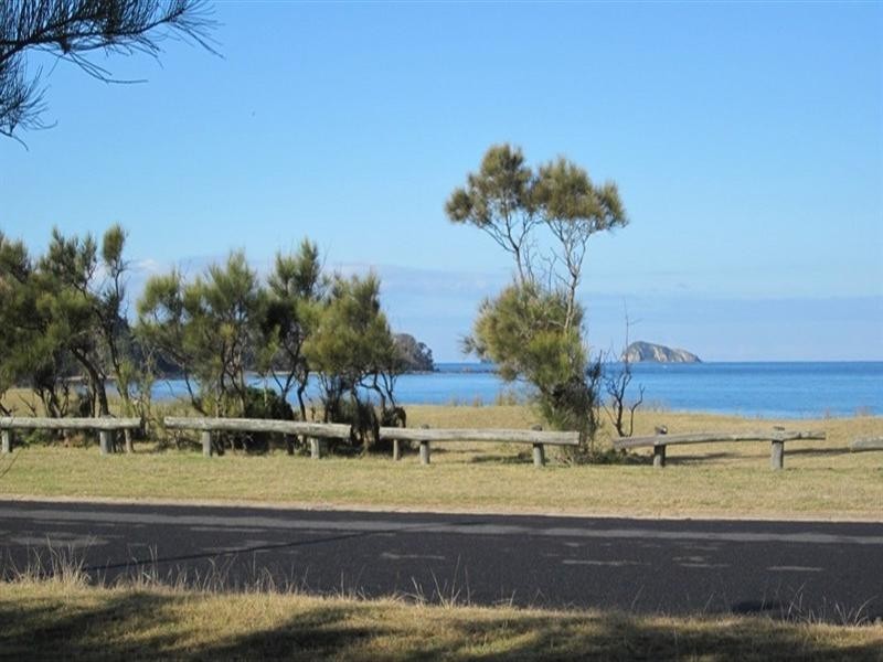 12 Maloneys Drive, Maloneys Beach NSW 2536