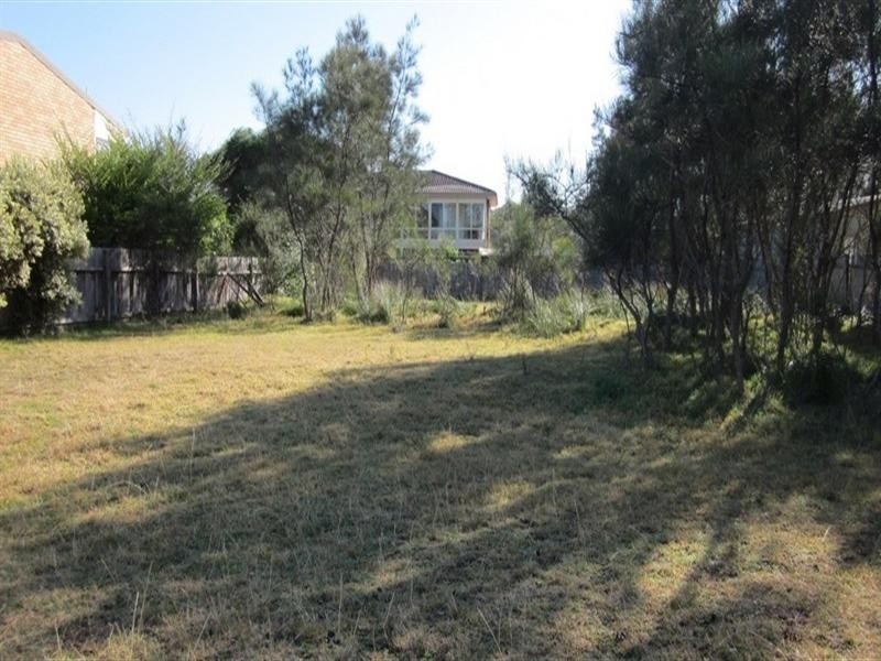 12 Maloneys Drive, Maloneys Beach NSW 2536