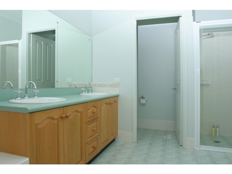 137 Vista Avenue, Batemans Bay NSW 2536