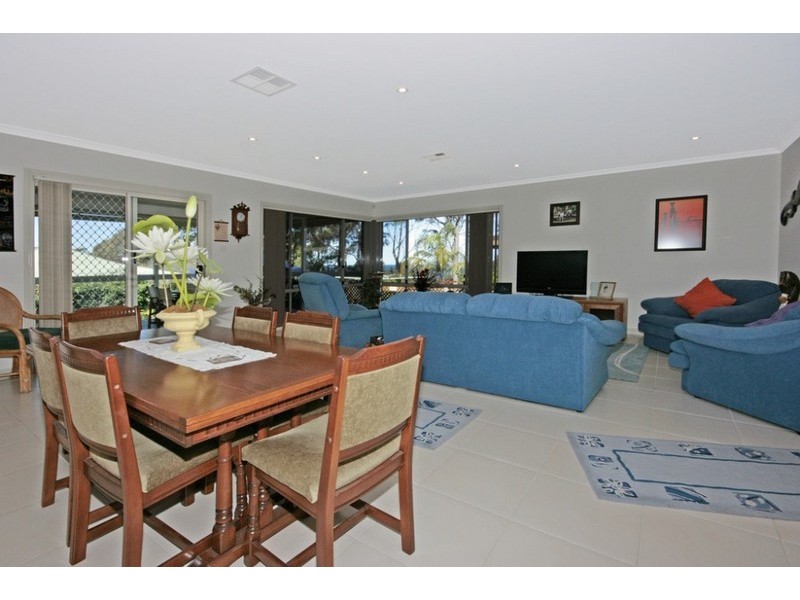 84 Berrima Parade, Surfside NSW 2536