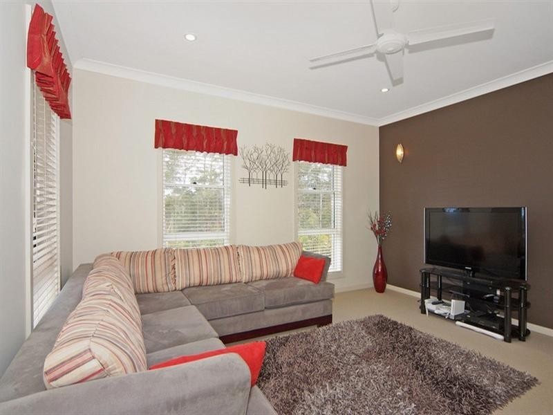 10 Oakwood Way, Catalina NSW 2536