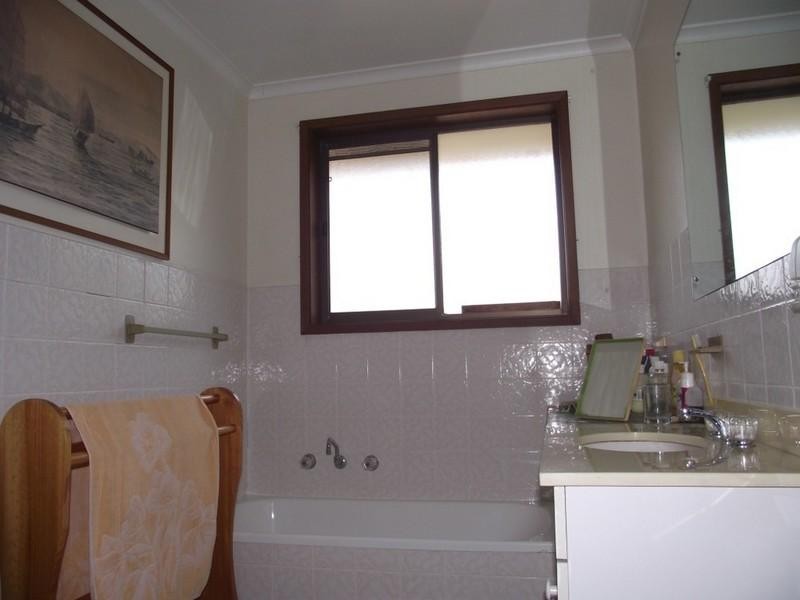 8 Illuka Avenue, Malua Bay NSW 2536