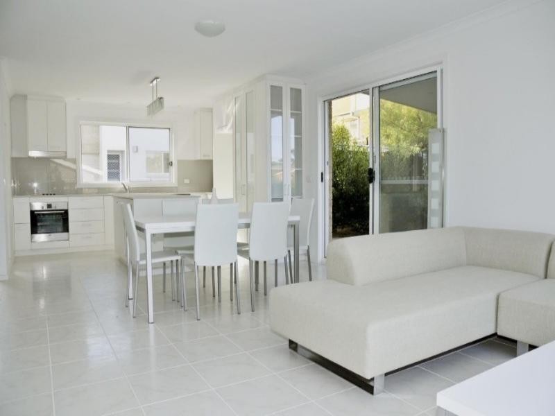 2/44 Parker Avenue, Surf Beach NSW 2536