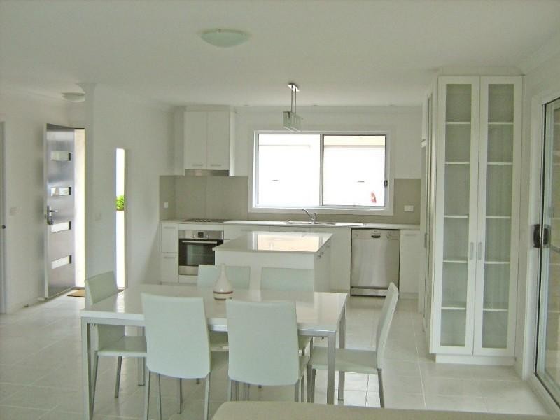 2/44 Parker Avenue, Surf Beach NSW 2536