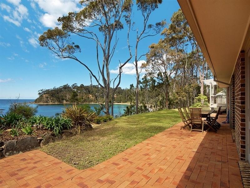 25 Bronte Crescent, Sunshine Bay NSW 2536