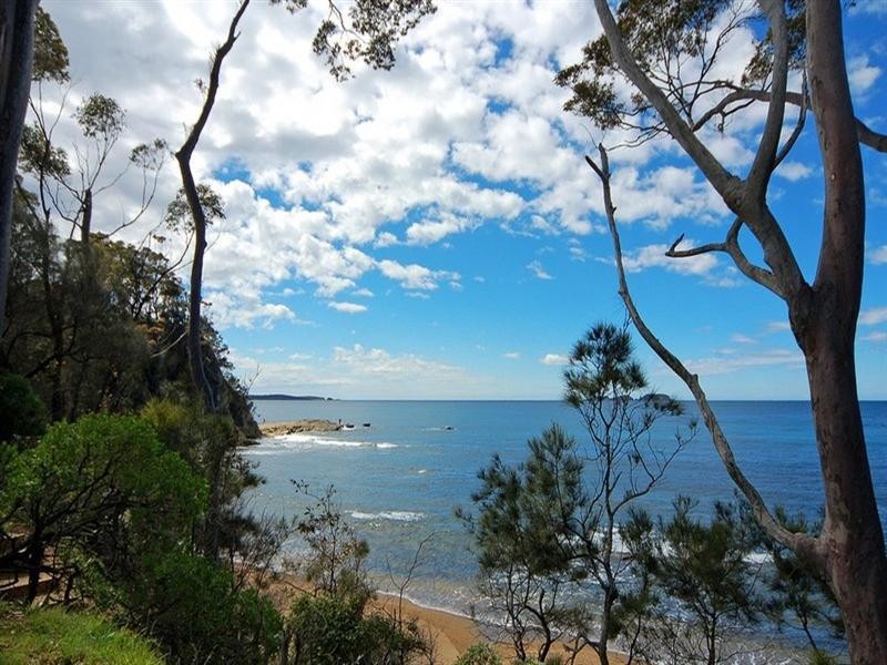 25 Bronte Crescent, Sunshine Bay NSW 2536