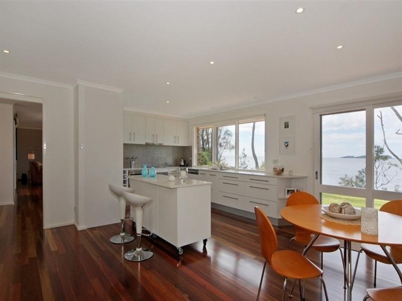 25 Bronte Crescent, Sunshine Bay NSW 2536