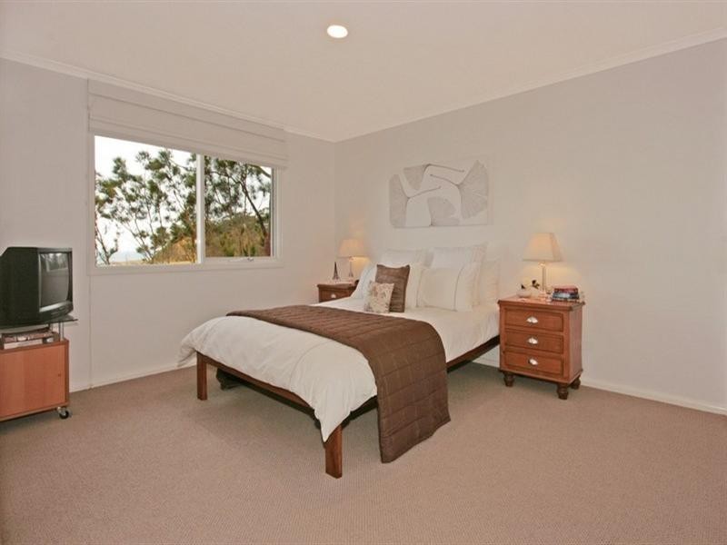 25 Bronte Crescent, Sunshine Bay NSW 2536