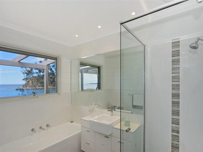 25 Bronte Crescent, Sunshine Bay NSW 2536