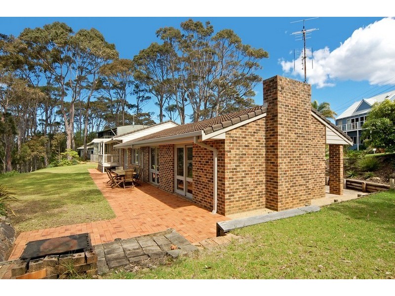 25 Bronte Crescent, Sunshine Bay NSW 2536