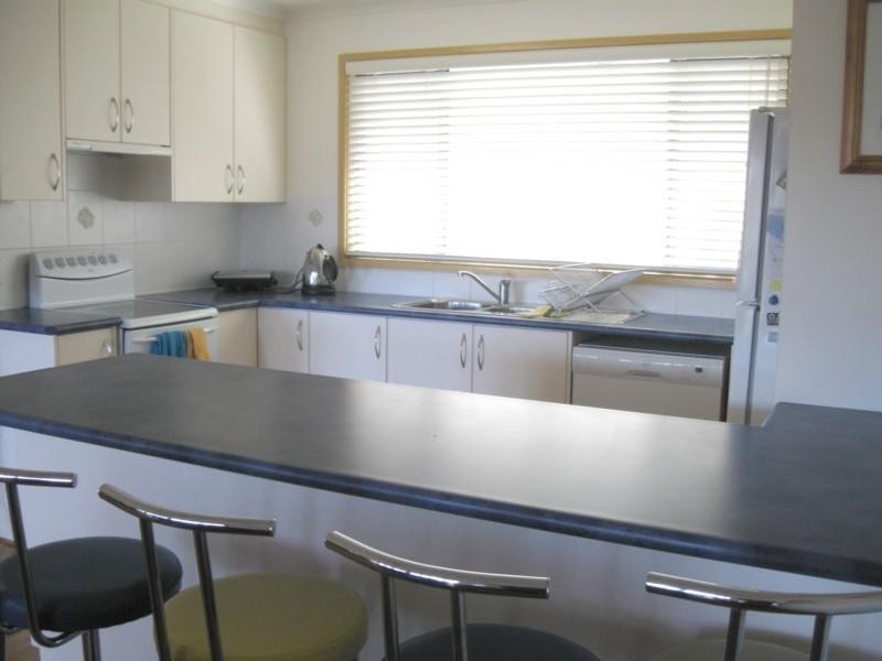 17 Annetts Parade, Mossy Point NSW 2537