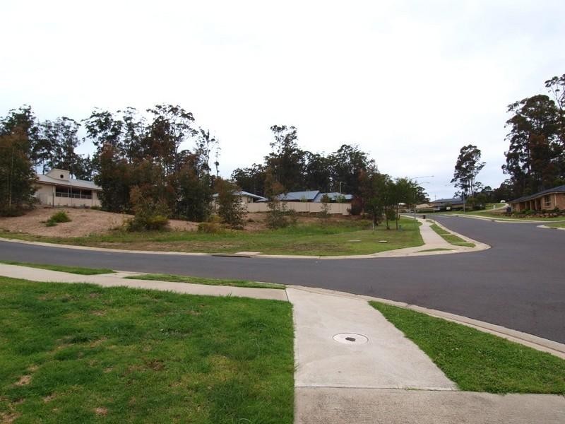 35 Canning Crescent, Sunshine Bay NSW 2536