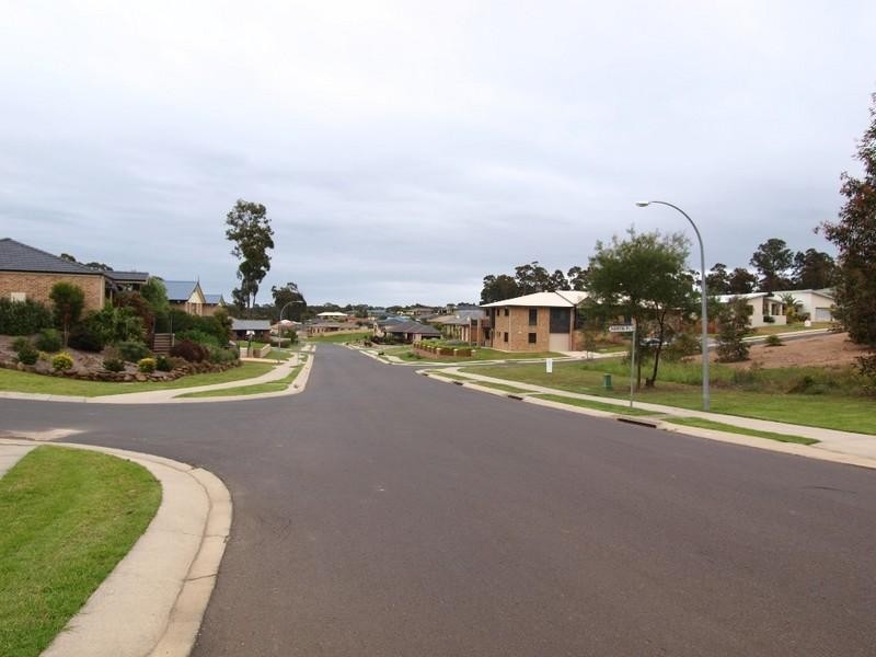 35 Canning Crescent, Sunshine Bay NSW 2536