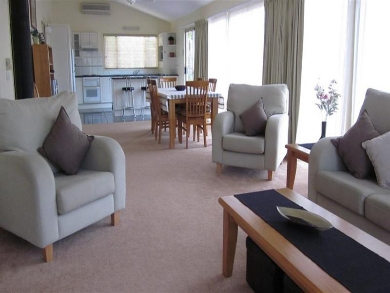 16 Wallarah Road, Surfside NSW 2536