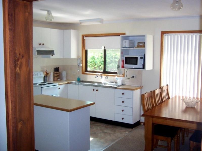 9 Tristania Parade, Maloneys Beach NSW 2536