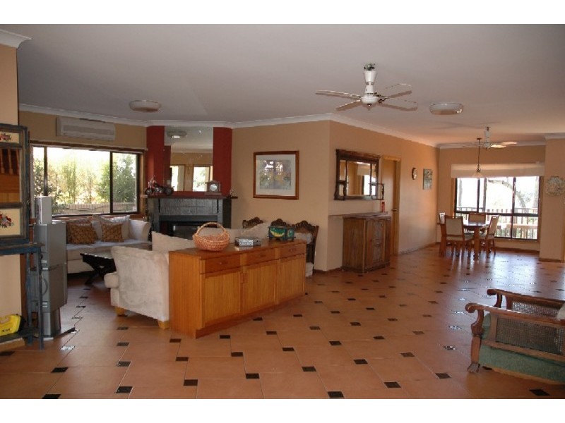 18 Peninsula Drive, Batemans Bay NSW 2536