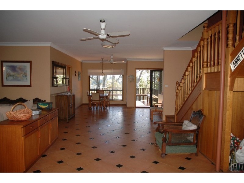18 Peninsula Drive, Batemans Bay NSW 2536