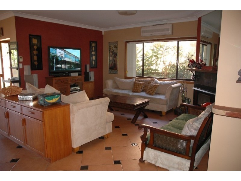 18 Peninsula Drive, Batemans Bay NSW 2536
