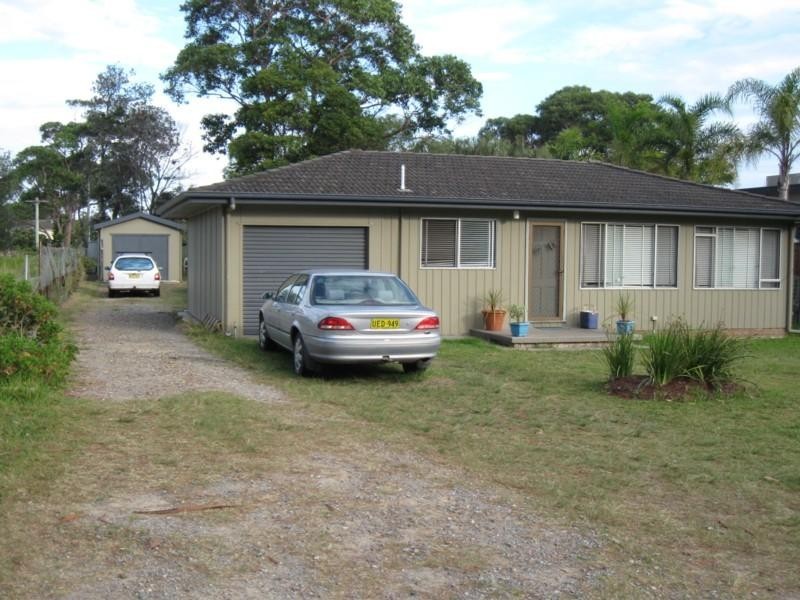 4 Clarke Street, Broulee NSW 2537