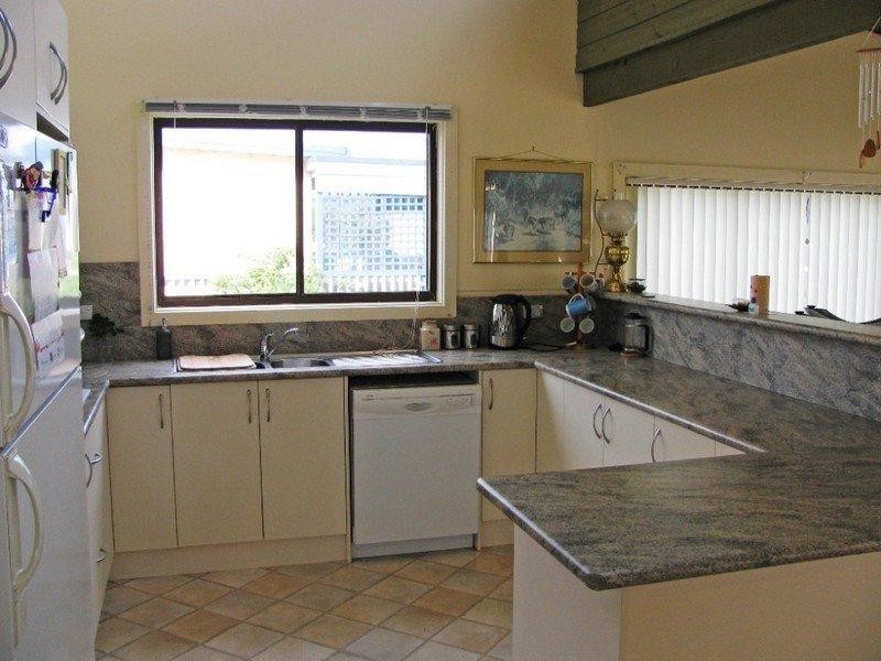 121 Ainslie Parade, Tomakin NSW 2537