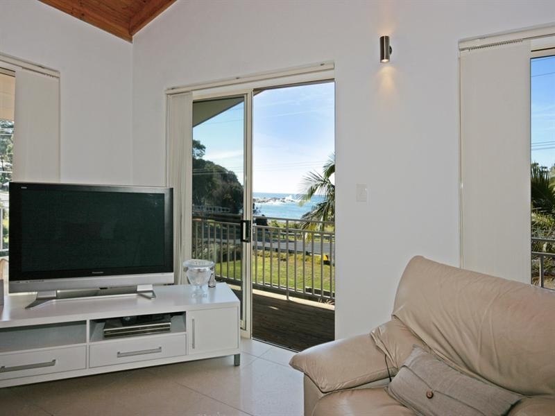 1 Youralla Avenue, Malua Bay NSW 2536