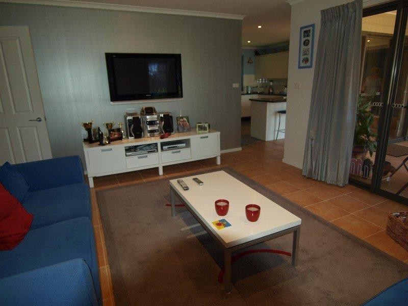 6 Burri Palm Way, Surfside NSW 2536