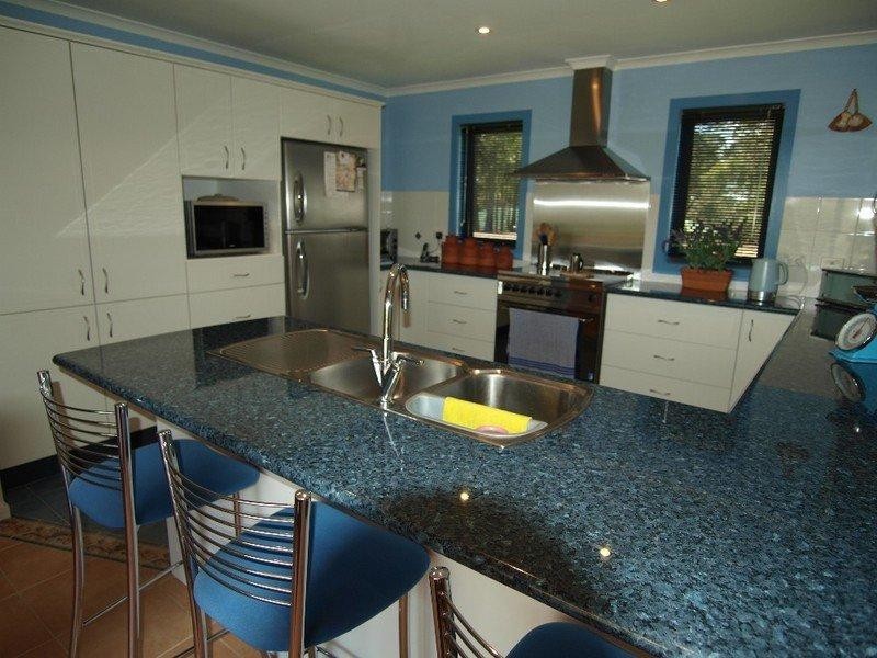 6 Burri Palm Way, Surfside NSW 2536