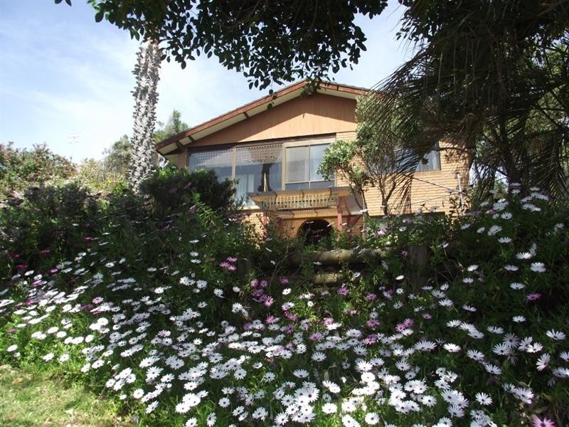 8 Iluka Avenue, Malua Bay NSW 2536