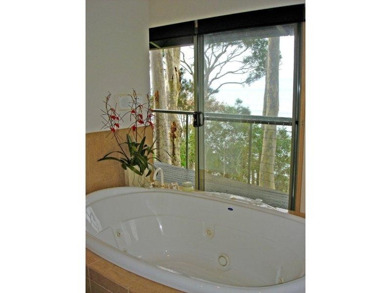 2/27 Bronte Crescent, Sunshine Bay NSW 2536